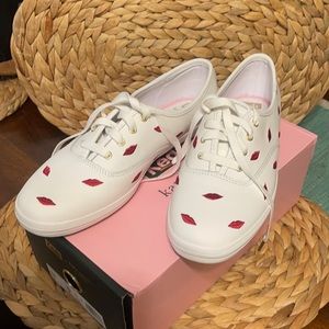 Keds with embroidered lips